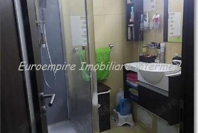 Apartament 3 camere decomandate zona Trocadero - 1