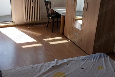 Inchiriez Garsoniera zona Piata Victoriei 300 EUR