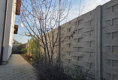 Casă cu 4 camere în Dumbrăvița