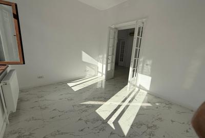 Casă individuală cu 8 camere cu Canalizare în P-ța Unirii - 1