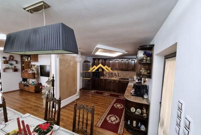 VILA CU ETAJ SI MANSARDA - 9