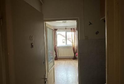 Garsonieră decomandată în Uzina 2 - 6