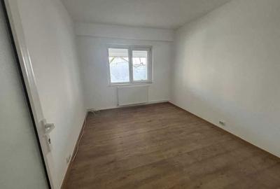 Spațiu comercial, de 98 mp, în Central - 4