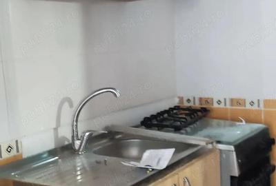 Garsonieră decomandată în Tractorul