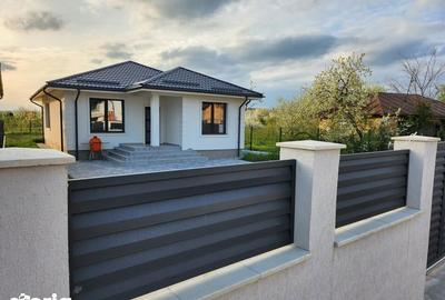 Casă cu 3 camere decomandat cu Teren 106 Mp în Păulești - 1