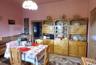 Casa renovabila cu 2 spatii comerciale, 416.6 mp, teren de 781 mp, zona Micro I - 3