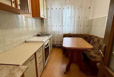 Apartament cu 3 camere semidecomandat în Podu Roș - 4