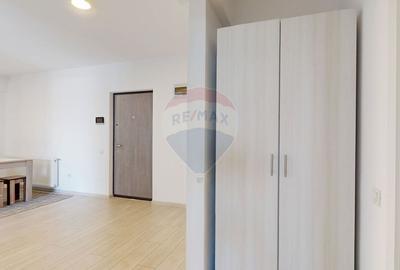 Apartament cu 3 camere semidecomandat în Tractorul - 3