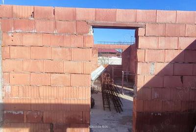 Casă cu Teren 500 Mp în Central