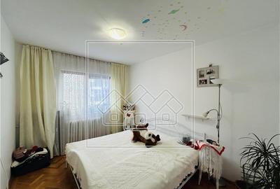 Ap decomandat, cu 4 camere, pivnita, balcon, etaj 3/4 - Strand - 13