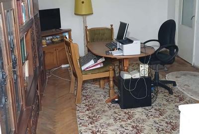 Vand apartament 3 camere zona Stomatologie, etaj 1 - 5