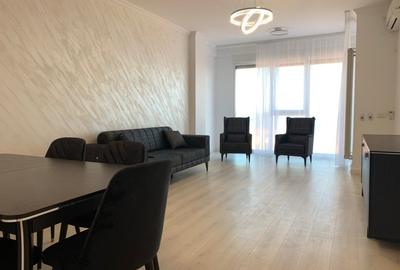 Apartament cu 4 camere semidecomandat în Faleza Nord