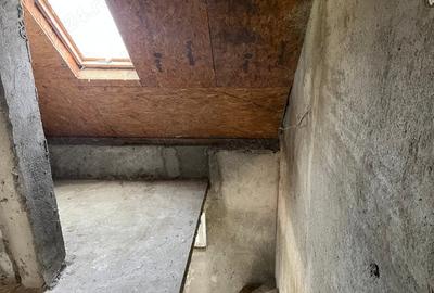 Casă cu 6 camere cu Teren 2000 Mp în Uliești - 3