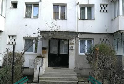 Inchiriez ap. 2 camere pe dambu