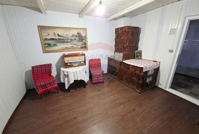 Casă individuală cu 4 camere cu Teren 1677 Mp în Slobozia (Roznov) - 8