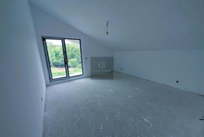 Duplex cu 4 camere cu Canalizare în Central - 16