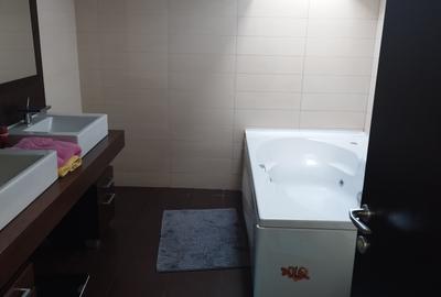 Casă cu 5 camere cu Canalizare în 7 Noiembrie - 10