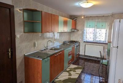 Proprietar vand apt 3 camere decomandat supraf 65 m2