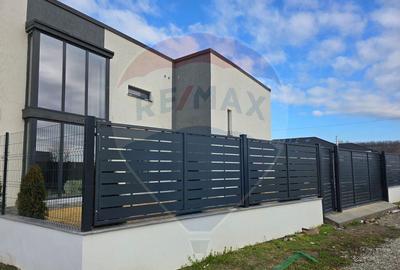 Casa / Vila cu 5 camere de vanzare - 2