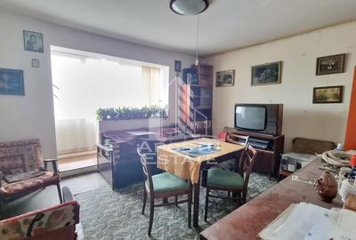 Apartament cu 4 camere decomandat, mobilat în Cetății