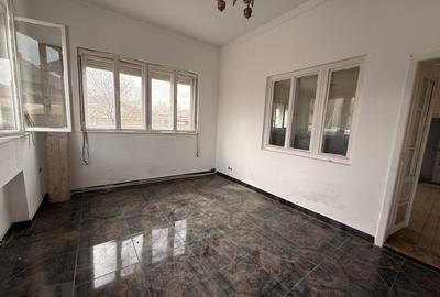 Casă individuală cu 6 camere cu Canalizare în Central - 3