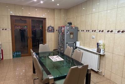 Casă cu 5 camere cu Canalizare în Moșilor - 16