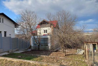 Casă cu 5 camere cu Teren 398 Mp în Băicoi - 1