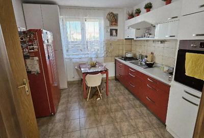 Casa 4 camere de vanzare cartierul Roua - 6