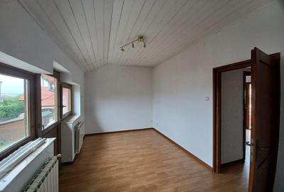 Casa insiruita, 2 dormitoare, garaj, Sanmartin. 120 000 E. Comision 0. - 10