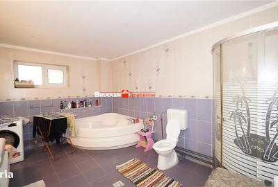 Casă cu 3 camere cu Teren 2877 Mp în Mihai Bravu - 2