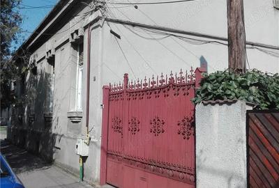 Casă cu 4 camere în Central - 2