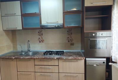Apartament cu 3 camere semidecomandat în Central - 1