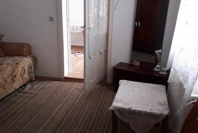 Casă cu 5 camere cu Teren 2000 Mp în Ivești - 1