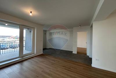 Apartament cu 3 camere decomandat în Tractorul - 1