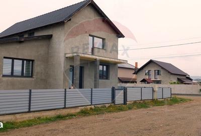 Casă cu 5 camere cu Teren 500 Mp în Central - 3