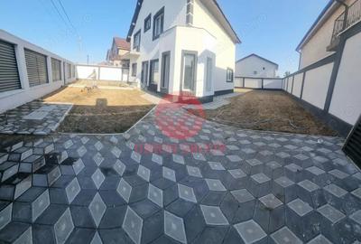 Casă cu 5 camere cu Canalizare în Lumina - 3