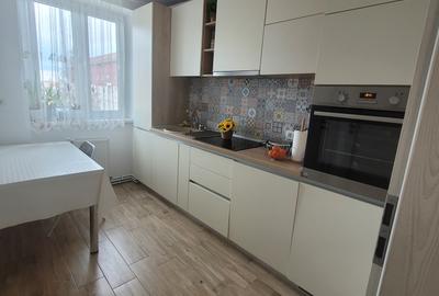 Apartament cu 3 camere semidecomandat, mobilat în Hipodrom 1 - 4