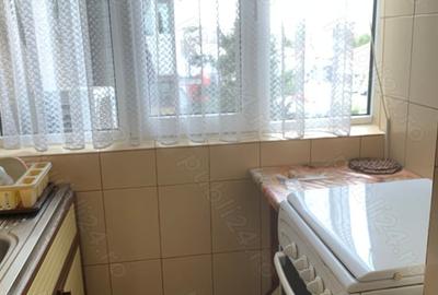 Apartament cu 3 camere decomandat în Caracal - 9