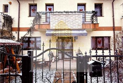 Casă cu 4 camere cu Canalizare în Sânpetru