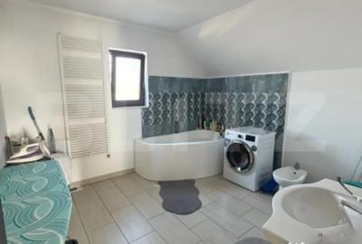 Casă cu 5 camere cu Teren 1000 Mp în Central - 2