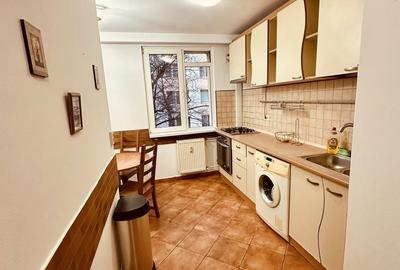 Apartament cu 3 camere semidecomandat în Brâncoveanu