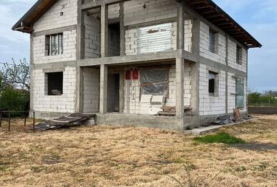 Casă cu 4 camere în Blejești - 2