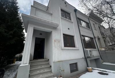 Casă individuală cu 12 camere cu Canalizare în Cotroceni - 5