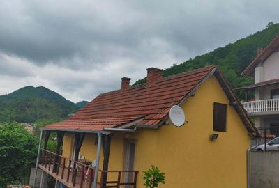 Casă cu 3 camere cu Teren 264 Mp în Hunedoara - 2