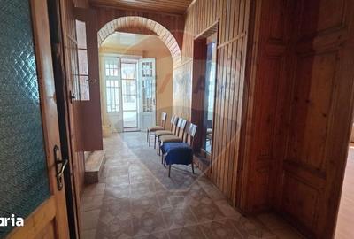 Casă cu 5 camere cu Teren 322 Mp în Central - 8