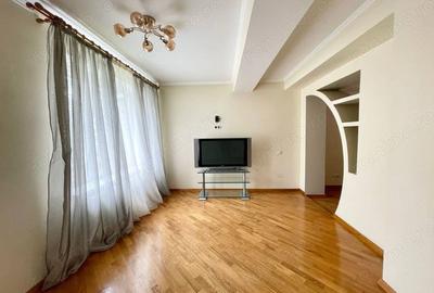 Apartament cu 3 camere decomandat în Planete - 1