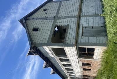 Casă cu 6 camere în Salcia - 9