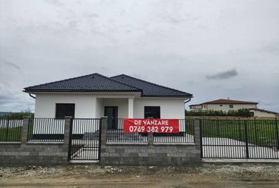 Casă cu 4 camere în Șelimbăr