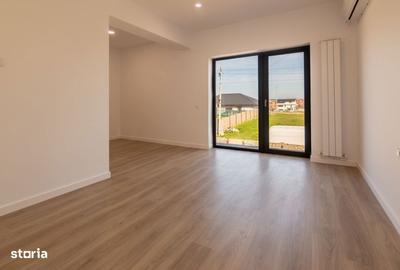 Casă cu 4 camere cu Garaj în Corbu - 11