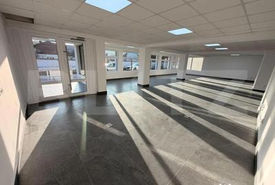 Spațiu comercial, de 245 mp, în Central - 10